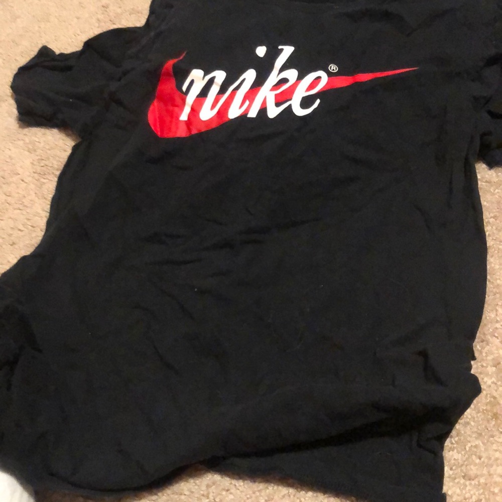 Black nike shirt men’s small